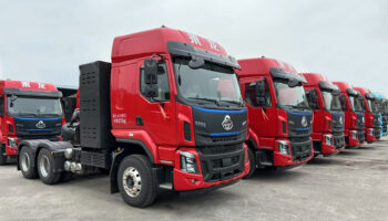 【開(kāi)門(mén)紅】玉柴物流集團(tuán)玉柴機(jī)電南寧公司喜獲50臺(tái)乘龍新能源牽引車(chē)訂單，開(kāi)啟蛇年 “開(kāi)門(mén)紅”